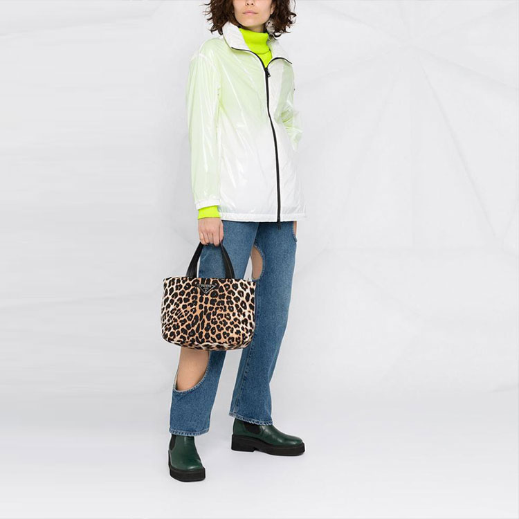 (Women) Moncler FW21 White Zip-Up Jacket with Sleeve Logo Patch 1A75210539FT034 圖 5