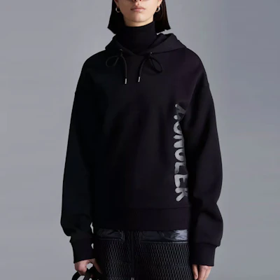 (W) Moncler FW22 Hoodie Sweatshirt Hitam Logo Print. H20938G00014809KF999 Lookbook (W) Moncler FW22 Hoodie Sweatshirt Hitam Logo Print. H20938G00014809KF999