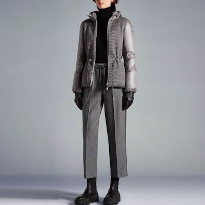 (Women) Moncler FW22 Grey Tailored Straight-Leg Cropped Casual Pants. H20932A0000754233935 Lookbook (Women) Moncler FW22 Grey Tailored Straight-Leg Cropped Casual Pants. H20932A0000754233935