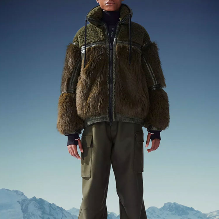 Lookbook (W) 몽클레르 FW22 올리브 패딩 자켓 플러시 패널 및 드로스트링 칼라. H20981A00020M1966P88