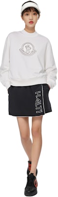 (W) モンクレール FW22 ホワイト 刺繍ロゴ クルーネック プルオーバー スウェットシャツ H20938G00028809KX001 Lookbook (W) モンクレール FW22 ホワイト 刺繍ロゴ クルーネック プルオーバー スウェットシャツ H20938G00028809KX001