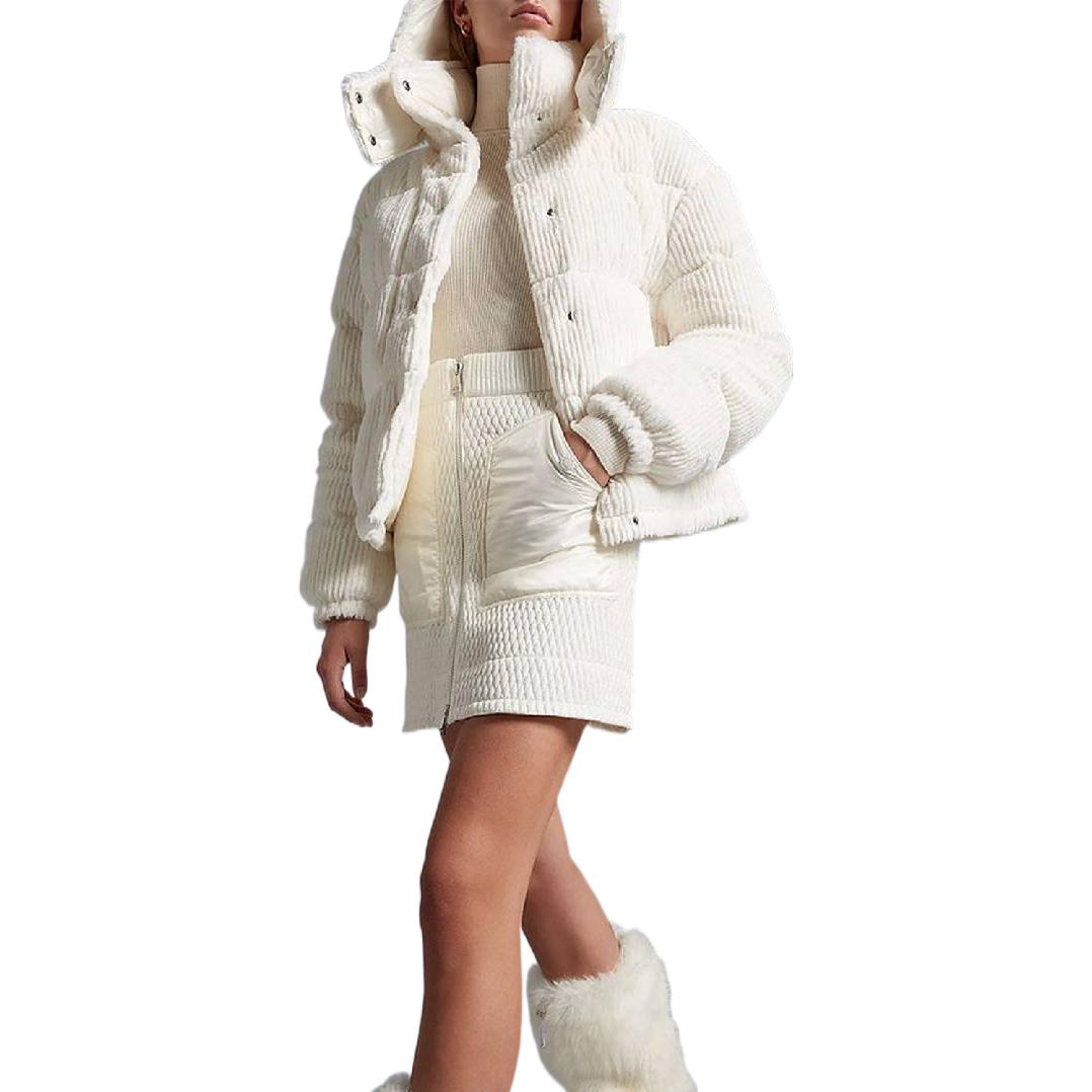 Lookbook (W) Moncler FW22 白色連帽高領短款羽絨外套冬季保暖大衣 0931A00146596C3032