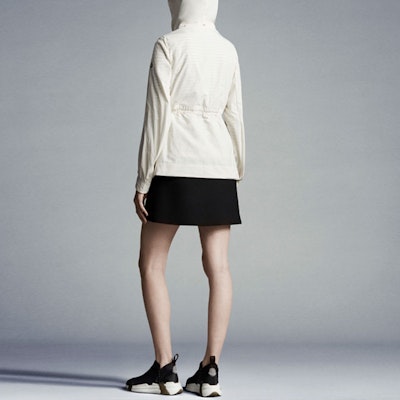 (W) Moncler FW22 白色短版風衣外套附可拆式帽子. H10931A0008254543050 Shop (W) Moncler FW22 白色短版風衣外套附可拆式帽子. H10931A0008254543050