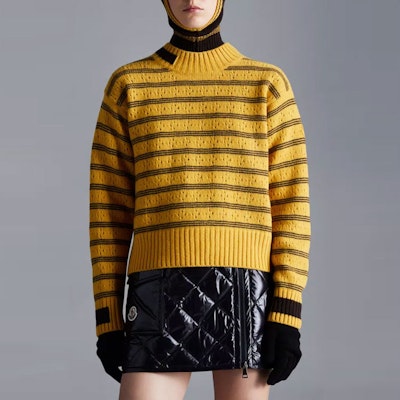 (W) Moncler FW22 Suéter Amarillo Cuello Redondo con Puños a Rayas Color Block. H20939C00003M1115110 Shop (W) Moncler FW22 Suéter Amarillo Cuello Redondo con Puños a Rayas Color Block. H20939C00003M1115110