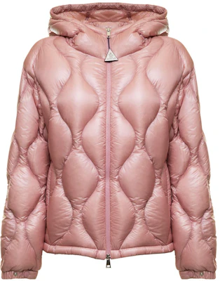 (W) Moncler FW22 Jaket Pendek Quilted Hooded Down Anthon Pink Stylish. H20931A00019595B1526 Order (W) Moncler FW22 Jaket Pendek Quilted Hooded Down Anthon Pink Stylish. H20931A00019595B1526