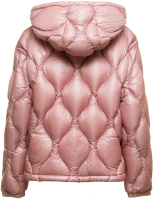 (W) Moncler FW22 Jaket Pendek Quilted Hooded Down Anthon Pink Stylish. H20931A00019595B1526 Lookbook (W) Moncler FW22 Jaket Pendek Quilted Hooded Down Anthon Pink Stylish. H20931A00019595B1526