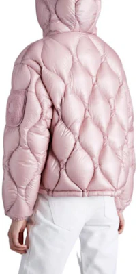 (W) Moncler FW22 Jaket Pendek Quilted Hooded Down Anthon Pink Stylish. H20931A00019595B1526 Sizing (W) Moncler FW22 Jaket Pendek Quilted Hooded Down Anthon Pink Stylish. H20931A00019595B1526