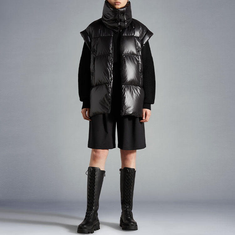 Lookbook (W) Moncler FW22 Aydat 黑色徽標綴飾絎縫羽絨背心. H20931A00033595OK999