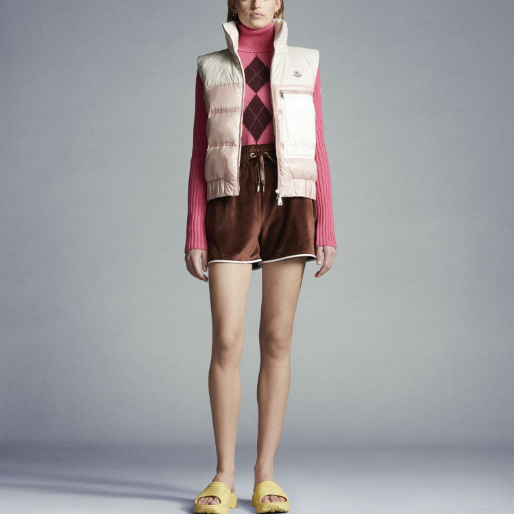 Lookbook (W) 蒙克莱 FW22 Criel 粉色轻薄羽绒马甲带标志补丁 H10931A000096895053A