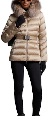 (W) 蒙口FW23浅棕色修身连帽羽绒夹克。 I20931A0011759685229 Lookbook (W) 蒙口FW23浅棕色修身连帽羽绒夹克。 I20931A0011759685229