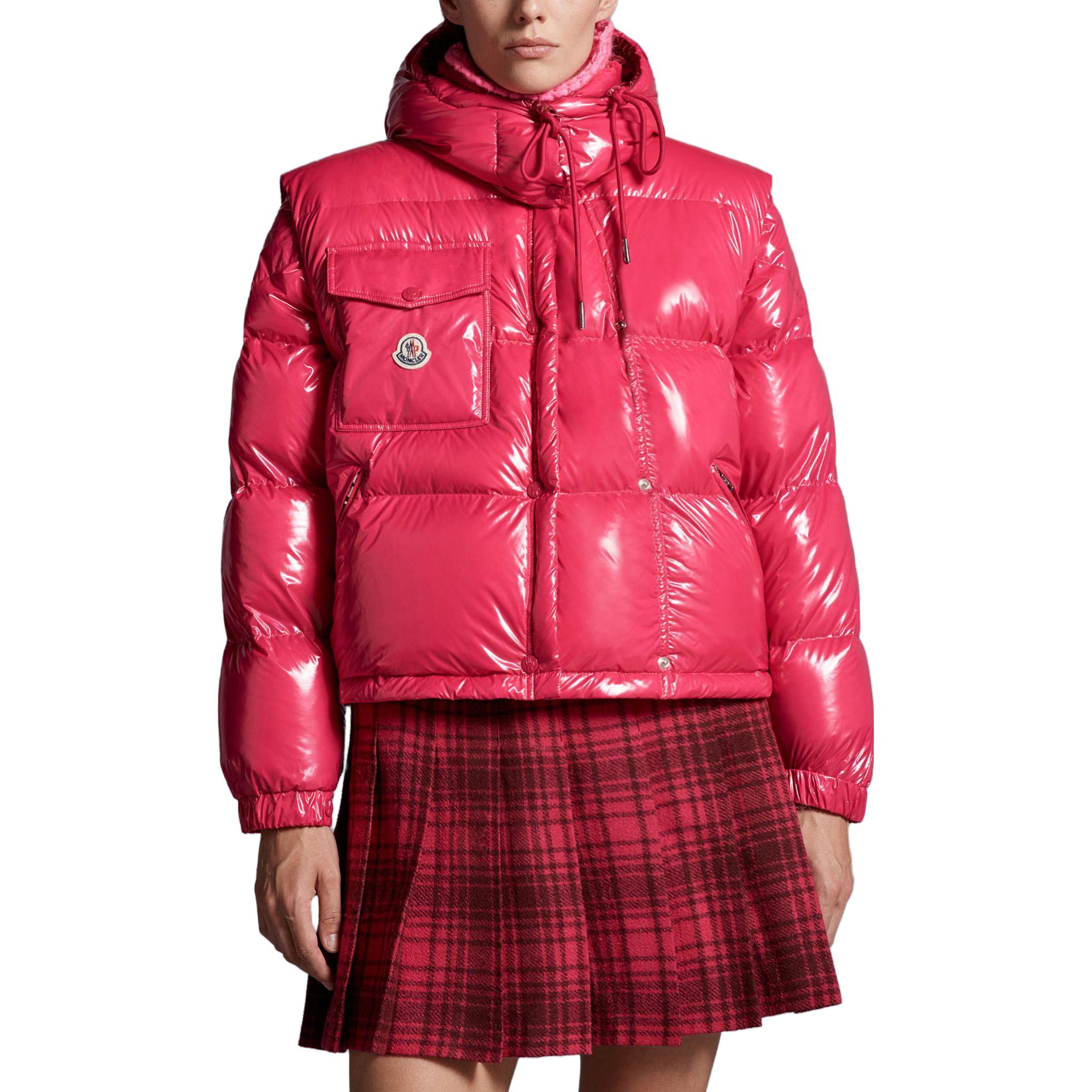 Lookbook (W) Moncler FW23 Karakorum Chaqueta Corta Púrpura Roja con Capucha Ajustable. I20931A0018359607541
