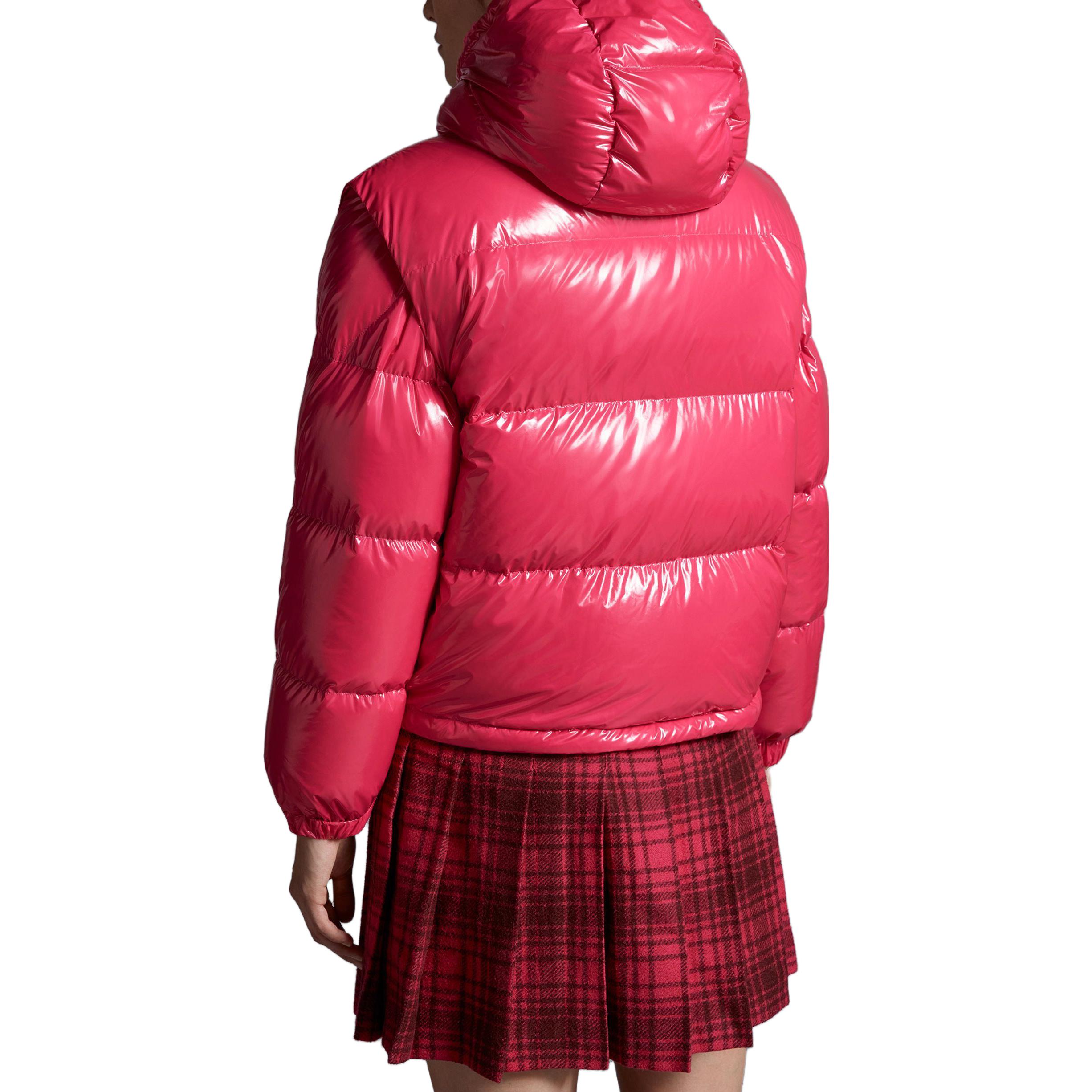 Shop (W) Moncler FW23 Karakorum Chaqueta Corta Púrpura Roja con Capucha Ajustable. I20931A0018359607541