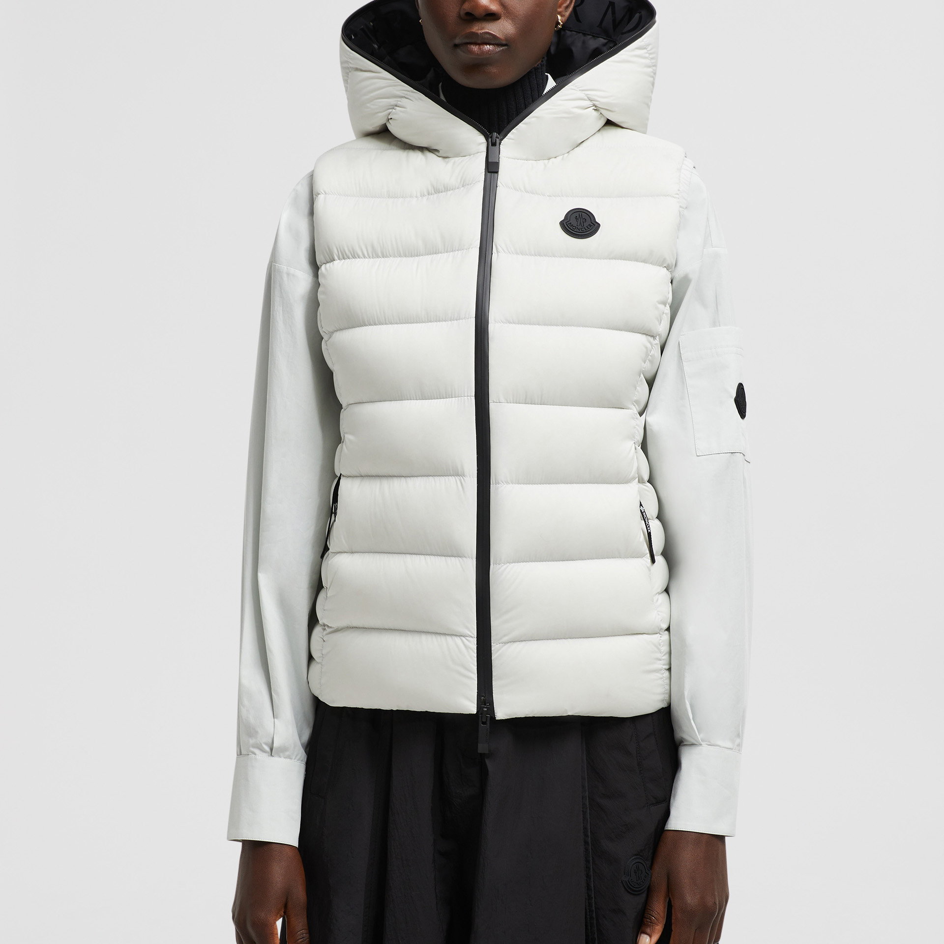 Shop (W) モンクレール FW24 軽量防水 ダウンベスト アイスグレー J20931A00033596K790D