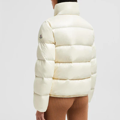 (W) 盟可睐 FW24 Abbadia 女士短款徽标羽绒服 米白色 J20931A000075963V070 Purchase (W) 盟可睐 FW24 Abbadia 女士短款徽标羽绒服 米白色 J20931A000075963V070