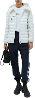 (W) Moncler FW24 Akamante Jaket Hoodie Zip Putih. J10931A0001354A81034 Lookbook (W) Moncler FW24 Akamante Jaket Hoodie Zip Putih. J10931A0001354A81034
