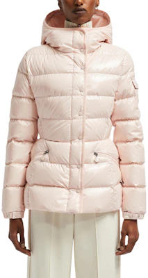 (W) Moncler FW24 Barante 短版輕粉色羽絨外套. J20931A00017597EU519 Lookbook (W) Moncler FW24 Barante 短版輕粉色羽絨外套. J20931A00017597EU519