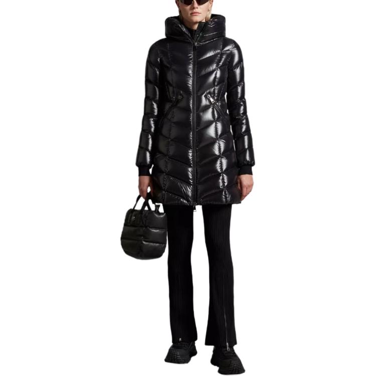 Lookbook (W) Moncler FW24 Marus Chaqueta Negra Brillante Acolchada con Capucha de Nylon. J20931C00049C0065999