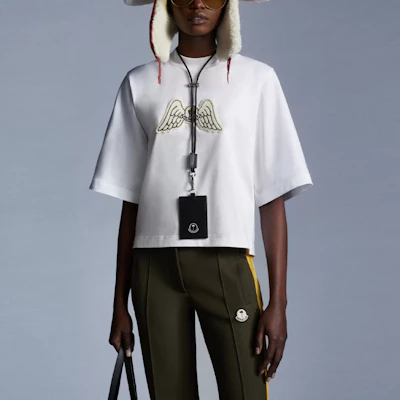 (W) MONCLER GENIUS x PALM ANGELS 翅膀贴标白色联名T恤 G209L8C00006829FK001 Lookbook (W) MONCLER GENIUS x PALM ANGELS 翅膀贴标白色联名T恤 G209L8C00006829FK001