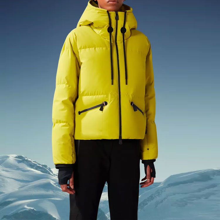 (Women) Moncler Grenoble  Green Hooded Down Jacket with Logo Patch. H20981A000395399D805 圖 4