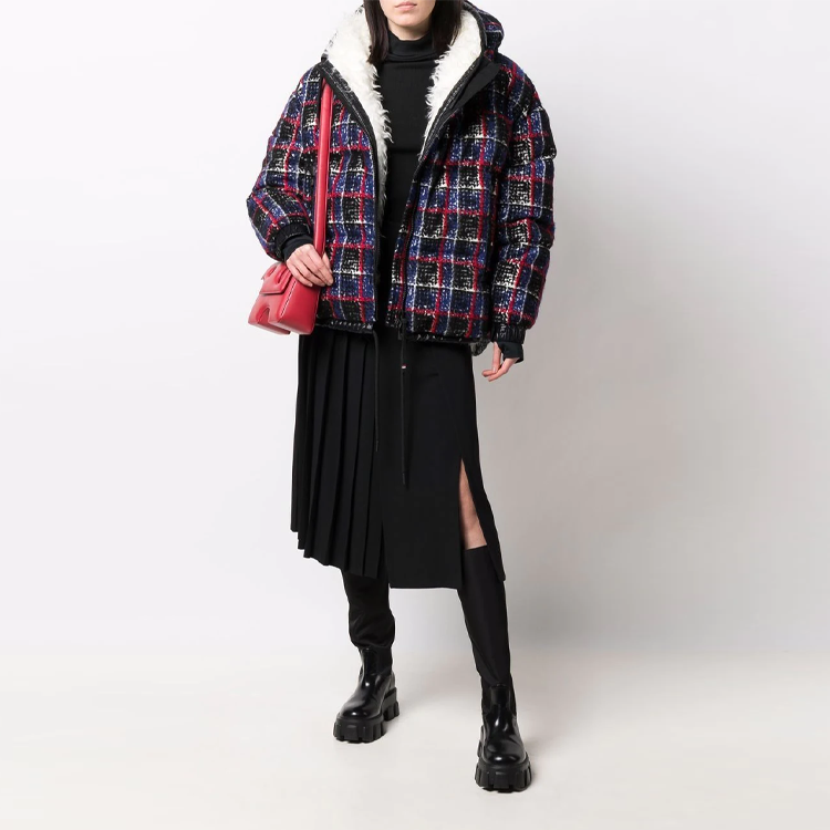 (Women) Moncler Grenoble  Short Puffer Jacket with Patchwork Design. G20981A00021595G7 圖 3