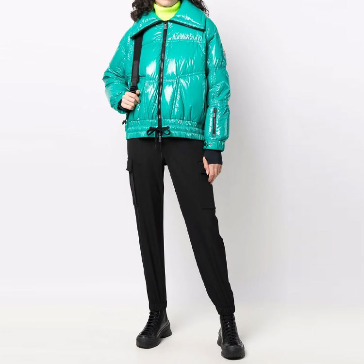 Lookbook (W) Chaqueta Verde Mujer Moncler Grenoble Chambairy Logo Patch Plumas. G20981B50800539FT760