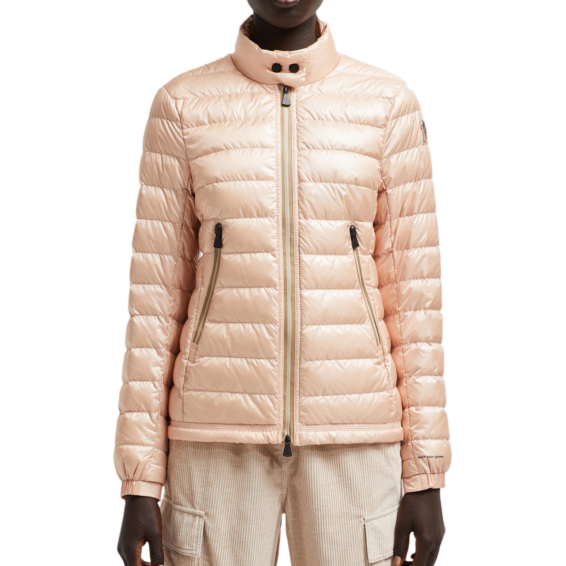 Lookbook (W) 몽클레르 그레노블 여성 숏 스탠드 칼라 라이트 핑크 다운 자켓. J20981A00021539YL51K