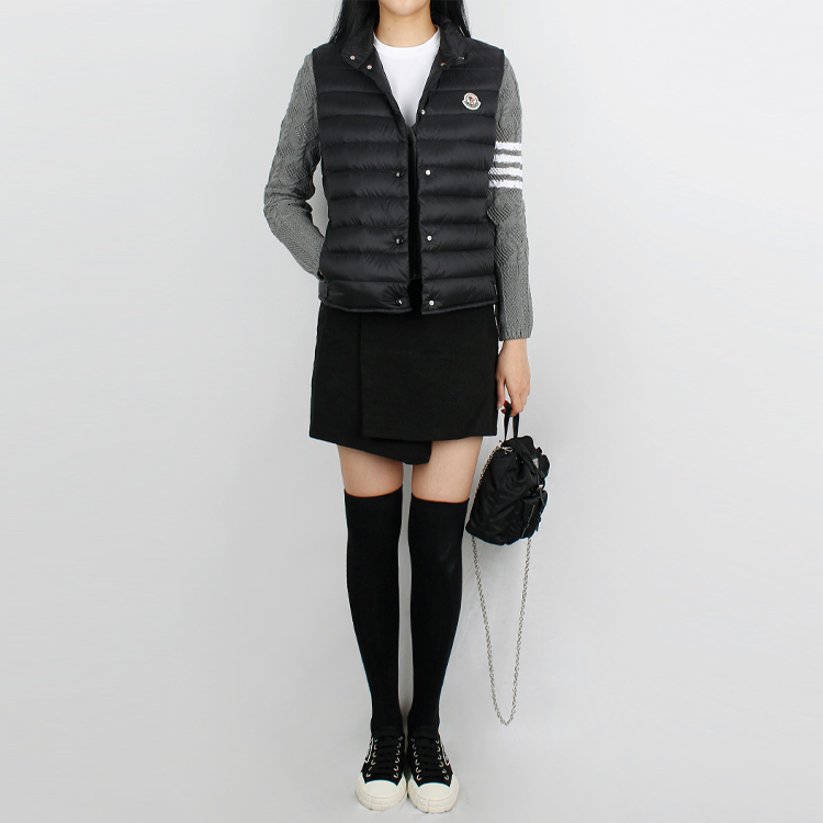 Purchase (W) 몽클레어 리안 블랙 로고 패치 다운 베스트 1A1020053048999