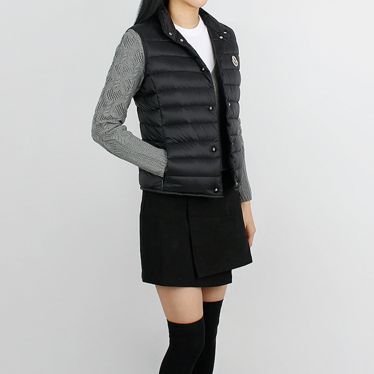 Details for (W) 몽클레어 리안 블랙 로고 패치 다운 베스트 1A1020053048999