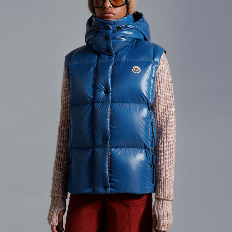 Lookbook (W) Moncler Luzule FW22 Chaleco Corto Azul Cobalto con Capucha Desmontable. H20931A0006468950746