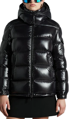 (W) 몽클레르 마이르 블랙 숏 후드 스키 다운 재킷. I20931A0014268950999 Shop (W) 몽클레르 마이르 블랙 숏 후드 스키 다운 재킷. I20931A0014268950999