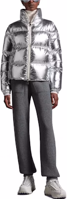 (W) Moncler Meuse Jaket Bulu Perak Leher Tinggi Lengan Panjang Zip-Up. I20931A00058596WHM93 Lookbook (W) Moncler Meuse Jaket Bulu Perak Leher Tinggi Lengan Panjang Zip-Up. I20931A00058596WHM93