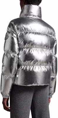 (W) Moncler Meuse Jaket Bulu Perak Leher Tinggi Lengan Panjang Zip-Up. I20931A00058596WHM93 Shop (W) Moncler Meuse Jaket Bulu Perak Leher Tinggi Lengan Panjang Zip-Up. I20931A00058596WHM93