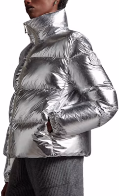(W) Moncler Meuse Jaket Bulu Perak Leher Tinggi Lengan Panjang Zip-Up. I20931A00058596WHM93 Purchase (W) Moncler Meuse Jaket Bulu Perak Leher Tinggi Lengan Panjang Zip-Up. I20931A00058596WHM93