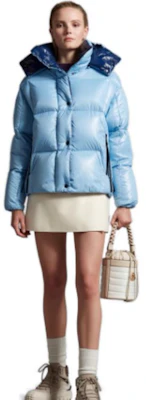 (W) Chaqueta Corta Acolchada Moncler Parana Azul Polvo Edición Temporada de Esquí. I20931A0010368950713 Details for (W) Chaqueta Corta Acolchada Moncler Parana Azul Polvo Edición Temporada de Esquí. I20931A0010368950713