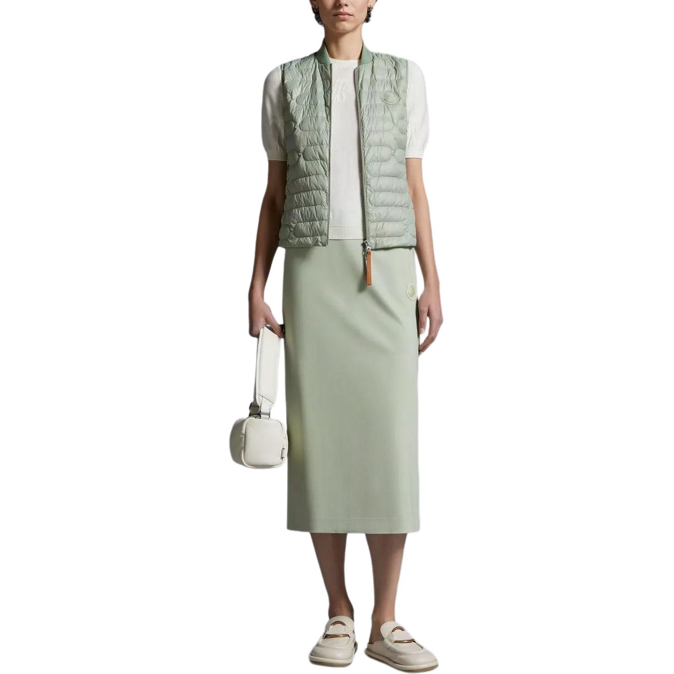 Lookbook (W) 蒙克莱 Perille 浅绿色拉链羽绒马甲. J10931A00073596RD80T