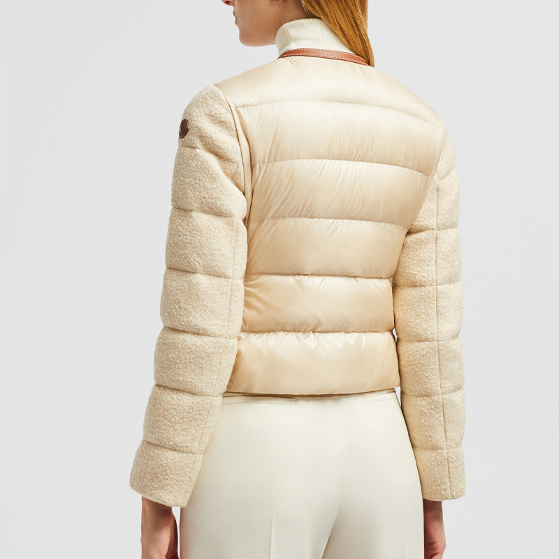 (Women) Moncler Serinde FW24  Beige Short Puffer Jacket with Logo Zip Detail J20931A00061597TE268 圖 4