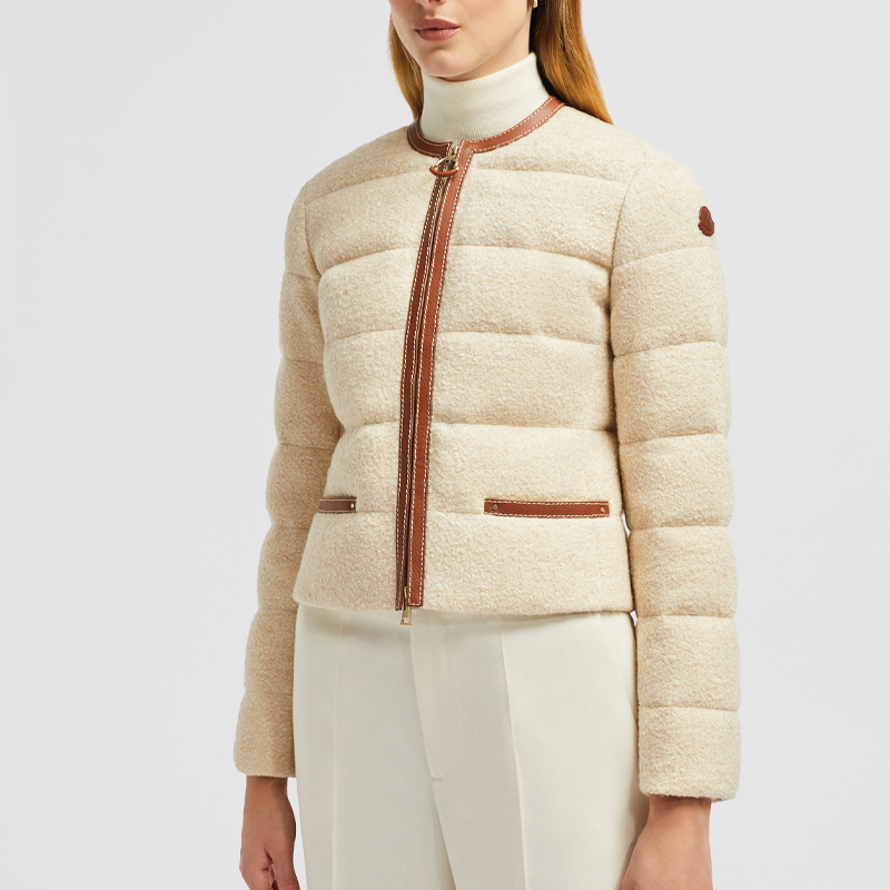 (Women) Moncler Serinde FW24  Beige Short Puffer Jacket with Logo Zip Detail J20931A00061597TE268 圖 5