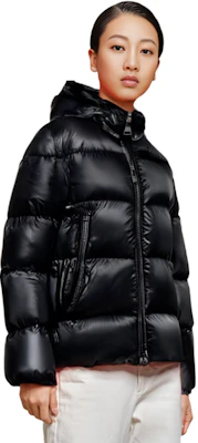 (W) モンクレール セリット ブラック 光沢 フード付き ダウン パーカー ジャケット 0931A20000C0151999 Sizing (W) モンクレール セリット ブラック 光沢 フード付き ダウン パーカー ジャケット 0931A20000C0151999