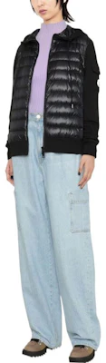 (W) Moncler SS22 黑色羽絨外套附實色拼接設計. H20938G00020809DH999 Lookbook (W) Moncler SS22 黑色羽絨外套附實色拼接設計. H20938G00020809DH999