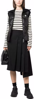 (W) Chaleco Moncler SS23 Negro Color Sólido con Cuello y Detalles Patchwork. I20939I00002M2089-999 Lookbook (W) Chaleco Moncler SS23 Negro Color Sólido con Cuello y Detalles Patchwork. I20939I00002M2089-999