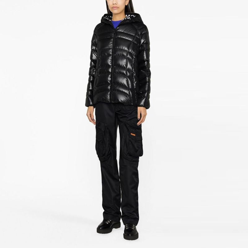 Lookbook (W) Moncler SS23 Jaket Puffer Hitam dengan Hood dan Resleting. I10931A00018595OK999