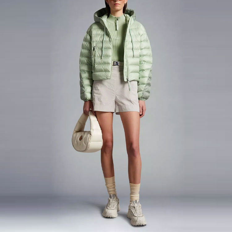 Lookbook (W) Chaqueta Verde con Capucha y Relleno de Plumón Moncler SS23. I10931A00091595FE80B