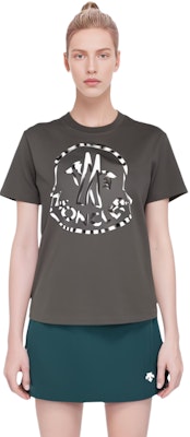 (W) Moncler SS23 灰色圓領休閒短袖T恤。 I10938C00018899WS939 Lookbook (W) Moncler SS23 灰色圓領休閒短袖T恤。 I10938C00018899WS939