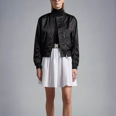 (W) 盟可睐 SS23 纯色拉链夹克 黑色 I10931A0008459685999 Shop (W) 盟可睐 SS23 纯色拉链夹克 黑色 I10931A0008459685999