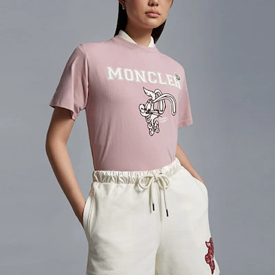 (W) 몽클레르 SS23 설날 핑크 토끼 로고 프린트 티셔츠 I10938C000248390T523 Purchase (W) 몽클레르 SS23 설날 핑크 토끼 로고 프린트 티셔츠 I10938C000248390T523