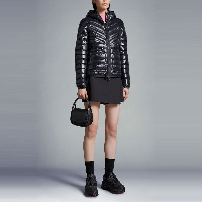 Lookbook (W) Moncler SS24 龍系列貔貅短款羽絨外套 黑色 J10931A00044595GJ999