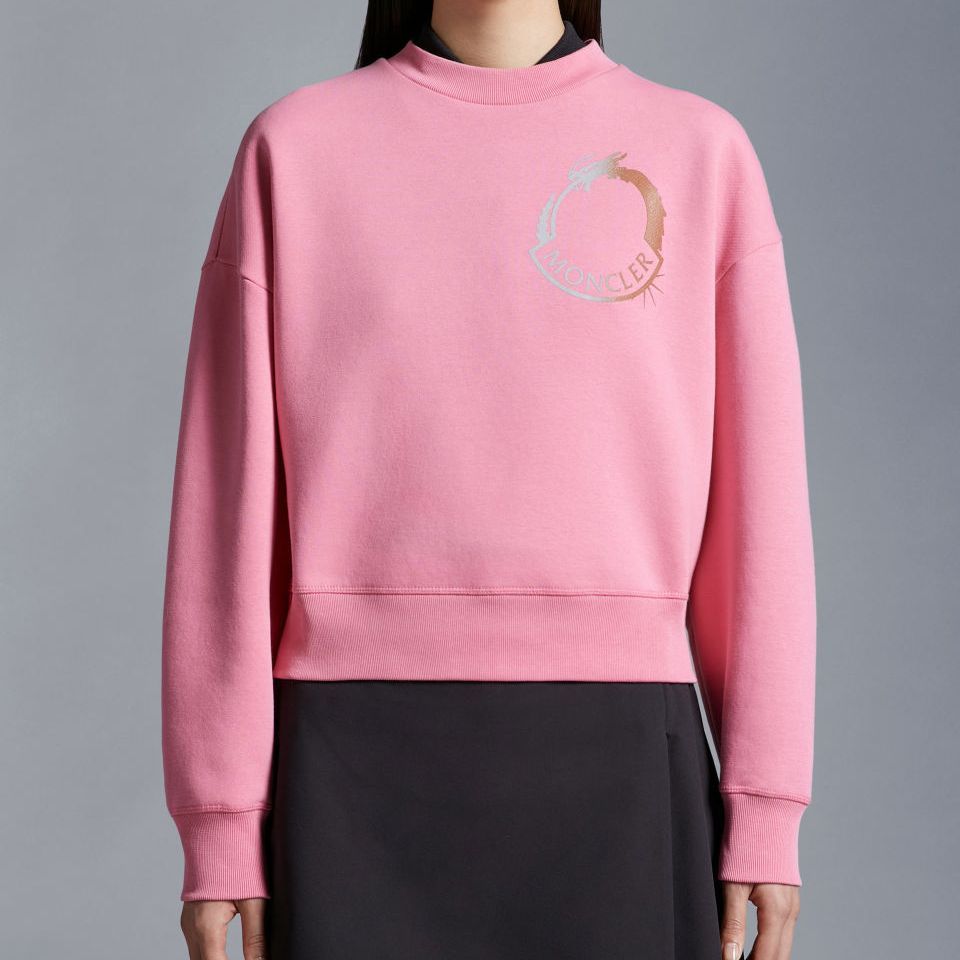 Lookbook (W) 蒙克莱 SS24 粉色龙补丁羊毛衫，龙年系列。 J10938G00010M3929528