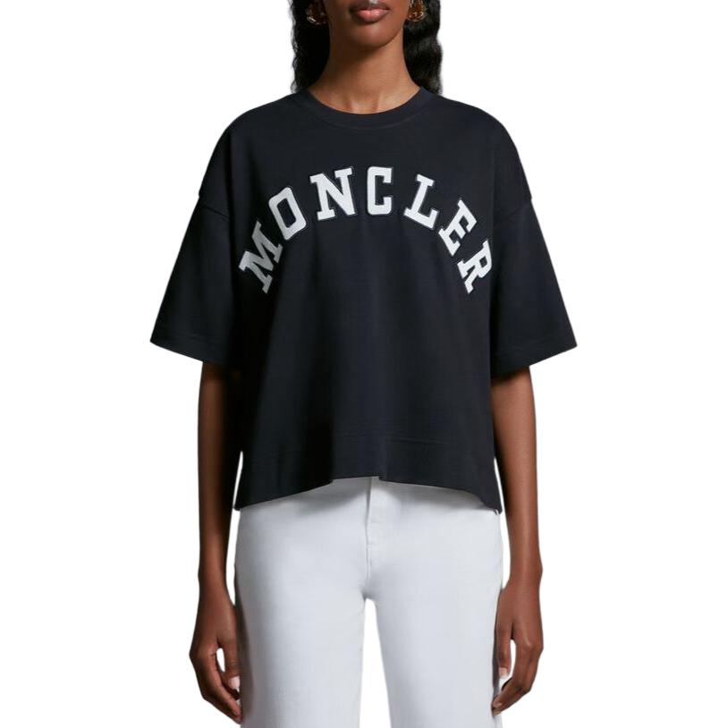 Lookbook (W) Moncler SS24 Kaos Crewneck Logo Tahun Naga Biru Tua. J10938C0001889AJ0778