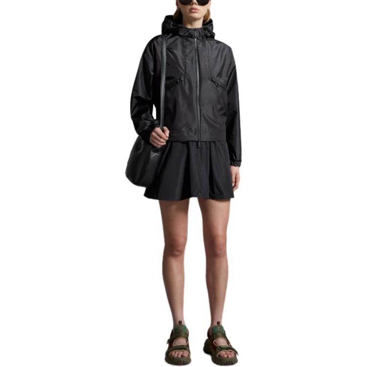 Lookbook (W) Moncler SS24 MARMACE Jaket Hoodie Hitam Loose Fit dengan Resleting. J10931A00142597FW999