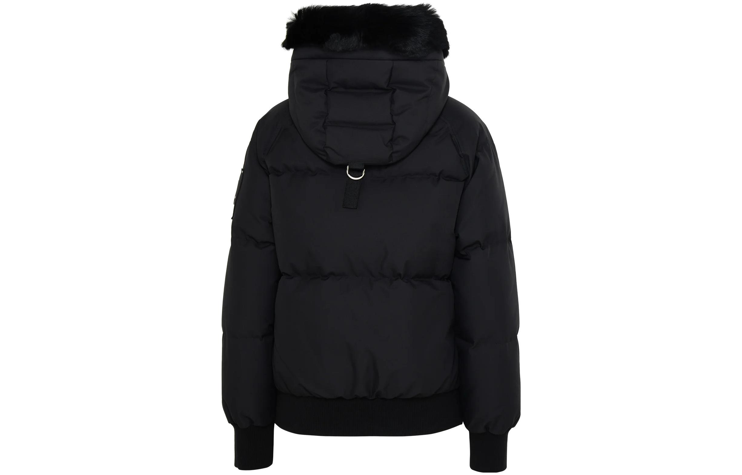 Lookbook (W) Moose Knuckles 黑色寬鬆連帽羽絨外套大衣。 M33LB017S-305